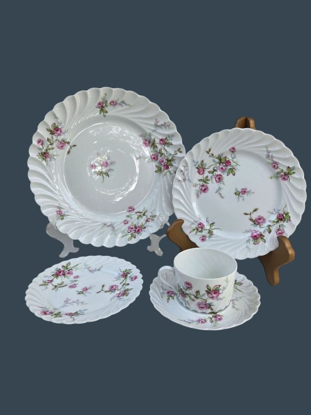 Haviland Julia 5 Piece Place Setting With Pink Floral Design & Scalloped Edges
